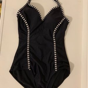 One piece swim suit